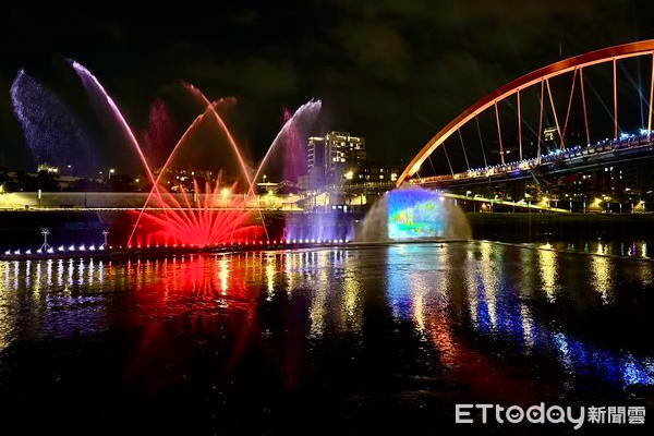 【ETtoday旅遊雲】台北水舞嘉年華先看！彩虹橋、基隆河「120米雙水幕」　5組曲輪播​